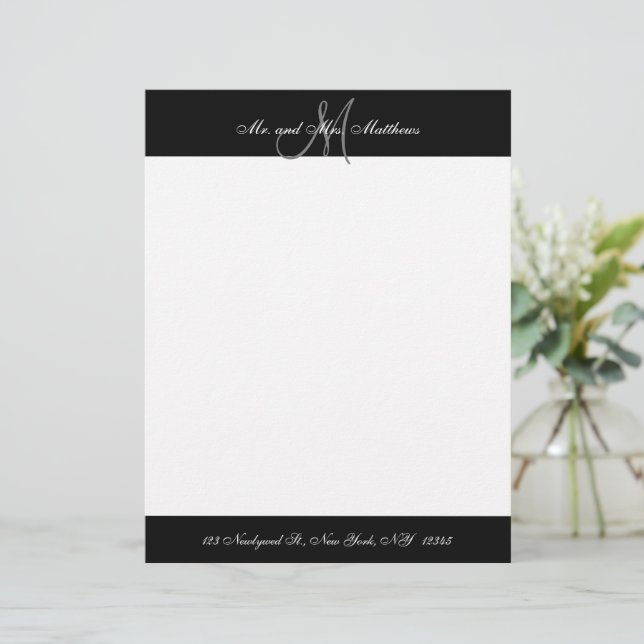 Membrete Sr. y Sra. Black and White Monogram Newlyweds (Anverso de pie)
