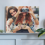 Memoria de fotografía de pareja con guión de plati<br><div class="desc">Apreciar y capturar una memoria especial con nuestra elegante estampada de tela de "Love". Nuestro diseño cuenta con un diseño fotográfico completo para mostrar su propia memoria fotográfica especial, con "Amor" expuesto sobre la foto en una tipografía moderna de escritura de brocha de oro de imitación. Personalizado con sus nombres....</div>