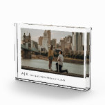 Memoria simple y elegante Boda Bloque fotográfico<br><div class="desc">Personalizar con sus propias fotos de boda y fecha de boda. © Gorjo Designs. Hecho para ti a través de la plataforma Zazzle. // ¿Buscando elementos coincidentes? Otra papelería del set disponible en la sección ‘colecciones’ de mi tienda. // Nota: la foto utilizada es sólo una imagen de marcador de...</div>