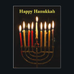 Menorah y Candles Hanukkah iluminan la tarjeta pos<br><div class="desc">Feliz Hanukkah a todos y cada uno. Difunde la alegría de las luces de vacaciones con esta postal. La menorah iluminada brilla con las velas encendidas durante las ocho noches. Encendemos una vela por cada noche y celebramos el milagro de las 8 noches de Hanukkah. Este año, hazte fácil mandar...</div>