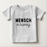 Mensch en la camiseta de entrenamiento<br><div class="desc">¡Este tee de bebé se empareja perfectamente con mi versión masculina "Mensch"! ¡Hacen un regalo único por el Día del Padre!</div>