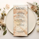 Menú Arbol Boda Rústico Grano de madera<br><div class="desc">Presentamos nuestro menú rústico de grano de madera de Boda, la adición perfecta a su boda de temática rústica. Estas tarjetas de menú de personalizable presentan una combinación de fuentes modernas y serif para el título del menú, creando un diseño elegante y visualmente atractivo. El marco rústico de los granos...</div>
