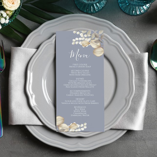 Menú Boda azul caligrafía floral (Wedding menu card with calligraphy script and elegant foliage.)