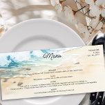 Menú Boda en la playa Océano Azul Tema de la costa<br><div class="desc">Menú boda con temática de playa con elementos memu personalizado. El diseño presenta la escena acuarela de un hermoso océano azul que bordea la arena de una hermosa playa bajo el cielo de verano. Grabación moderna con escritura de estilo manual informal. Perfecto para una boda en la playa, boda costero,...</div>