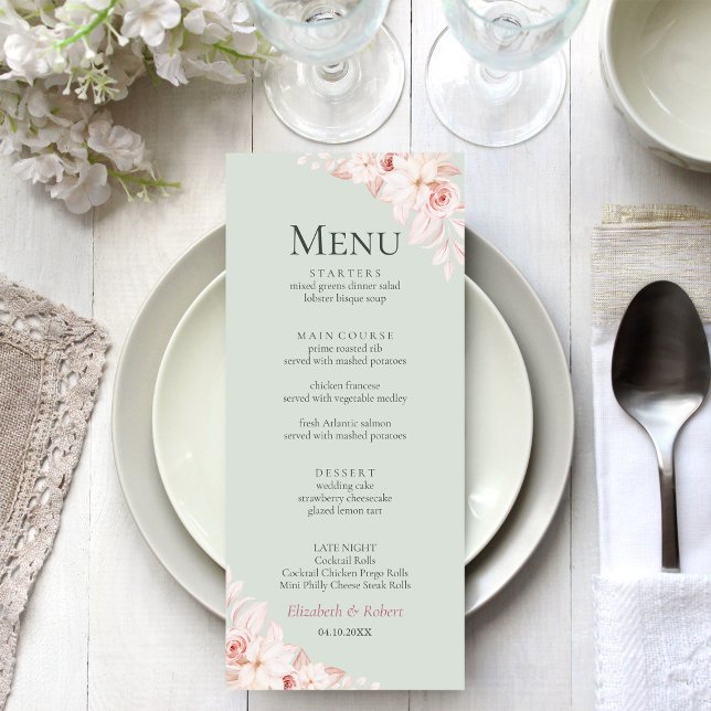 Menú Boda Romántico Sage Green y Rosa (Romantic Beige and Pink Roses Wedding Menu on an elegant wedding table with flowers)