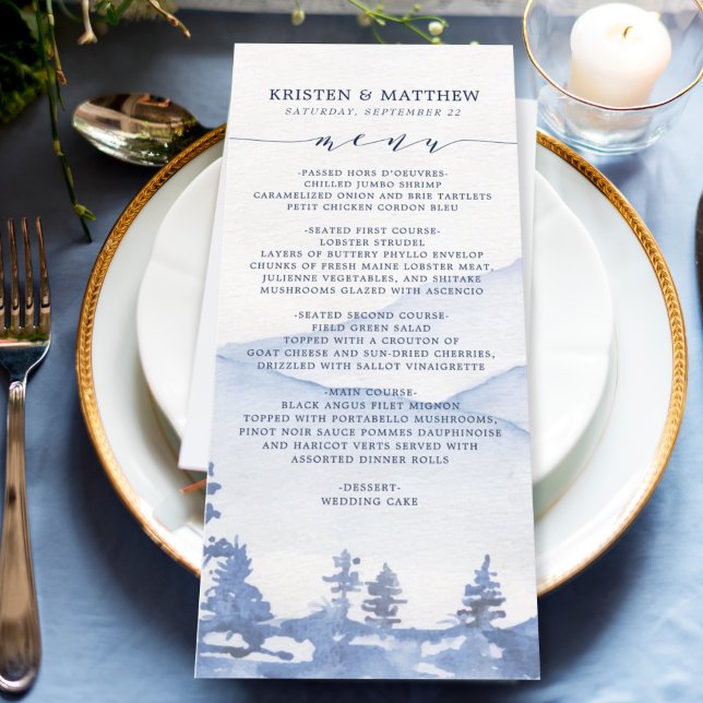 Menú Boda Rústico de Montaña Azul (Each menu showcases a delicate watercolor design, reflecting the cool hues of a mountain landscape.)