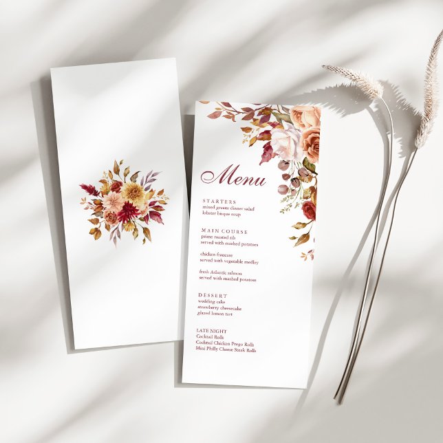 Menú Boho Moderno Naranja Tostado Floral de Terracota B (Boho Modern Burnt Orange Terracotta Floral Wedding Menu on a sunny white table.)