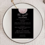 Menú Cena de ensayo en negro | Moon Rubor rosa suave<br><div class="desc">Trae elegancia audaz y encanto místico a su cena de ensayo con esta carta de menú celeste. Con una suave luna iluminada sobre un rico fondo negro, este diseño combina sofisticación moderna con romance cósmico. Perfecto para la noche antes de las celebraciones con un ambiente amoroso, espiritual o alternativo. Se...</div>
