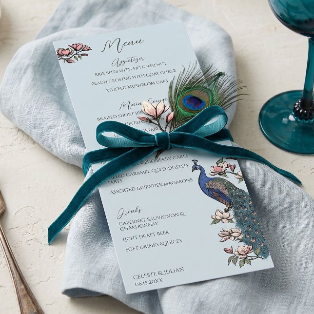 Menú de Boda Chinoiserie de Pavo Real Dibujado a M (Elegant blue teal peacock wedding menu with hand-drawn peacock and magnolia flowers chinoiserie vibe)
