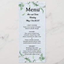 Elegante rama violeta en un fondo azul cielo