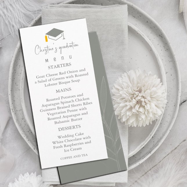 Menú Graduación de fondo verde sage moderna (Modern handwritten calligraphy font and sage green background Graduation Menu #graduationinvitation)