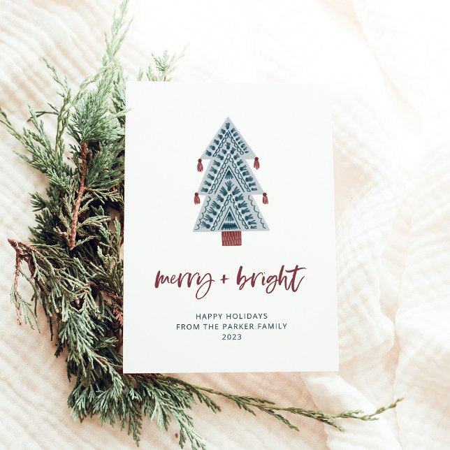 Merry y Bright | Árbol de Navidad Boho No Photo (A simple and boho holiday card with a trendy Christmas tree and casual terracotta script)