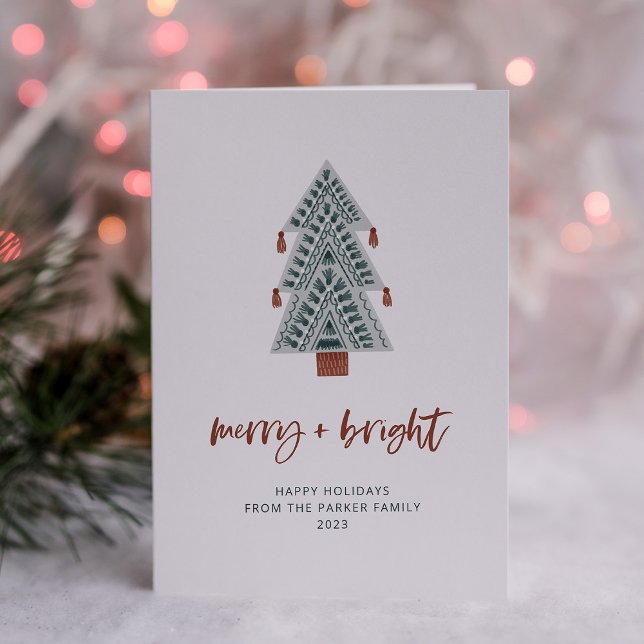 Merry y Bright | Árbol de Navidad Boho No Photo (A simple and stylish boho holiday card, with a green Christmas tree and terracotta script)