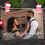 Merry y estar casados con una foto de Holly Engaña<br><div class="desc">Envíe una tarjeta de invitación divertida y divertida de vacaciones y compromiso con su tarjeta de foto de Merry & To Be Casried con Holly Engagement.</div>