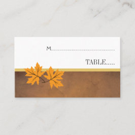 Mesa hojas de arce naranja en tarjeta de acompañamiento