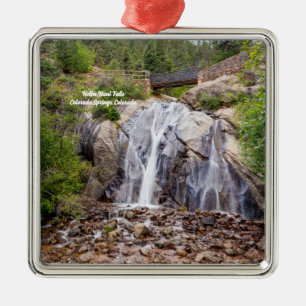 Metálico Rocky Helen Hunt cae en un adorno premium