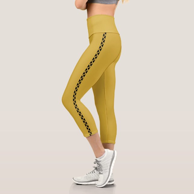 MetallicGold Capri Leggings with Black Side Stripe (Izquierda)