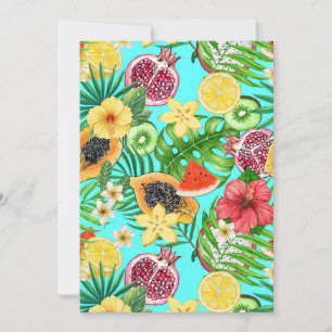 Mezcla tropical de frutas, flores y hojas sobre az
