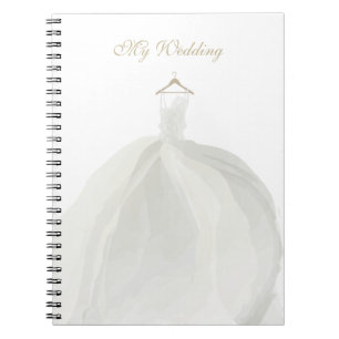 Mi boda observa el cuaderno del ı