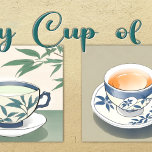 Mi copa de té de tetera<br><div class="desc">La My Cup of Tea Teapot capta la clásica experiencia de beber té con cuatro delicadas tazas de té, listas para sorber. Las tazas se sientan en un elegante y antiguo fondo dorado, lo que lo convierte en una encantadora adición a cualquier cocina o fiesta de té.</div>