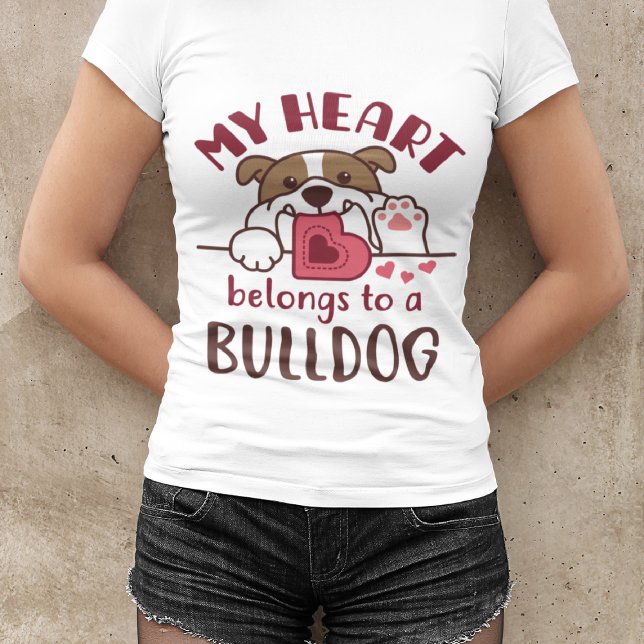Mi corazón pertenece a una camiseta Bulldog (Subido por el creador)