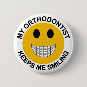 Mi ortodoncista me mantiene sonriente botón / cla