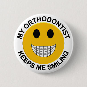 Mi ortodoncista me mantiene sonriente botón / clav