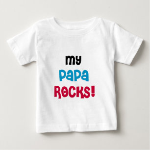 Mi papá oscila las camisetas y los regalos