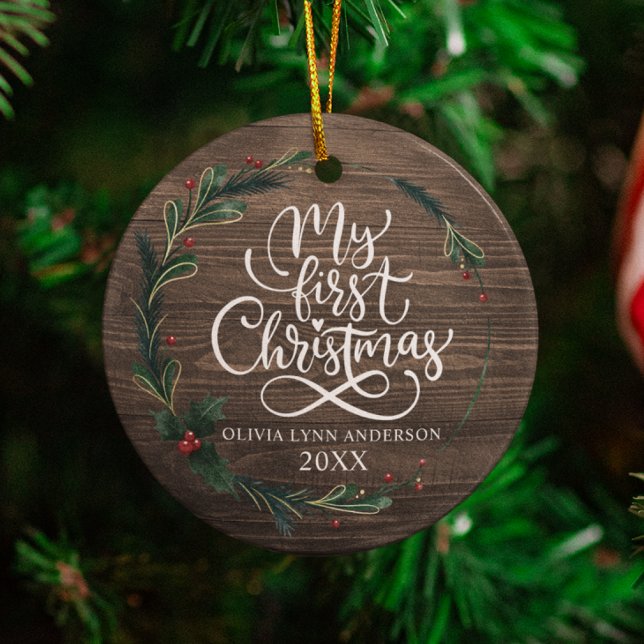 Mi primer ornamento de Navidad con estadísticas de (My first Christmas ornament hanging on Christmas tree)