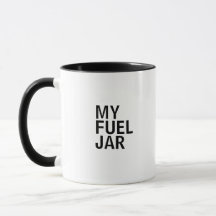 Mi taza de café con jarro de combustible