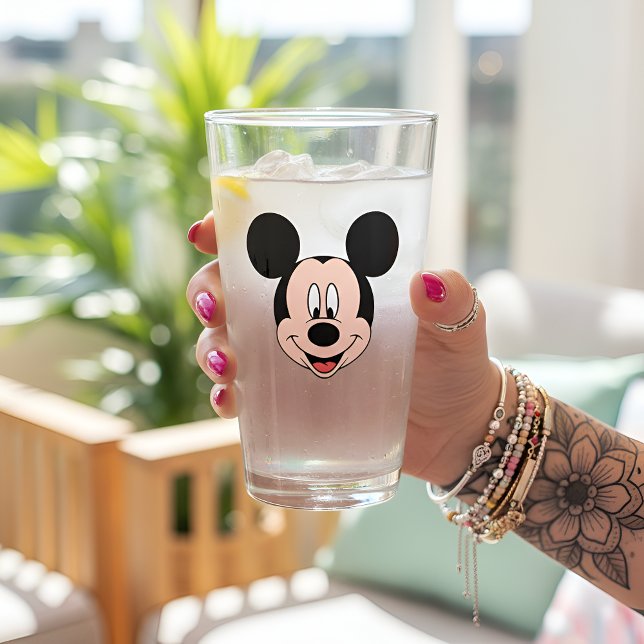 Micky Glass remains the same as it's a proper noun (Subido por el creador)