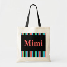 Mimi Bonito con la bolsa de tote a rayas