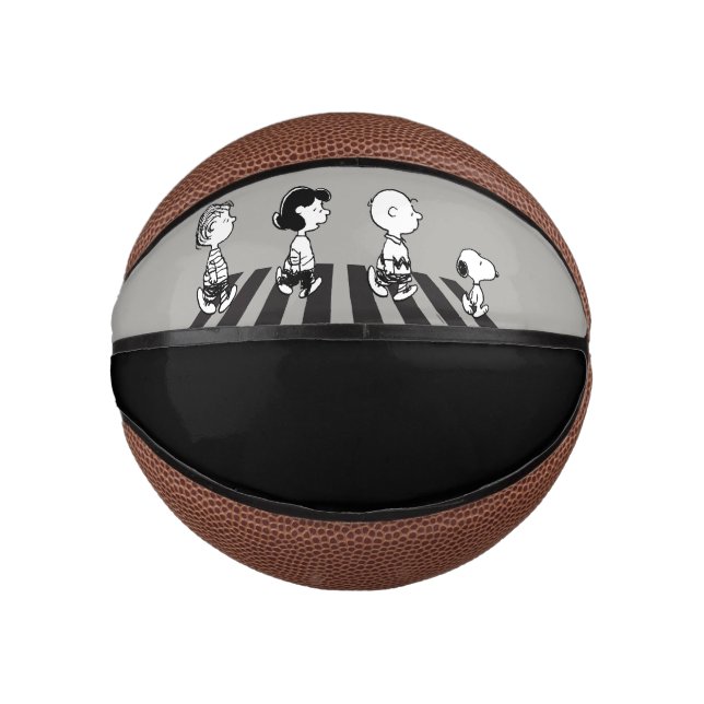 Mini Balón De Baloncesto Rock Tees | Caminata grupal (Anverso)