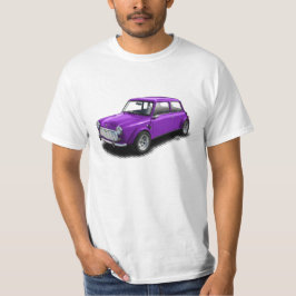 Mini coche púrpura clásico en la camiseta blanca