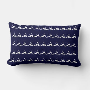 mini DOLPHIN blanco sobre almohada azul marino