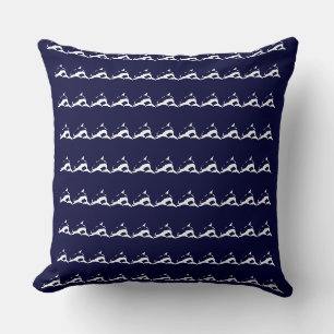 mini DOLPHIN blanco sobre almohada azul marino