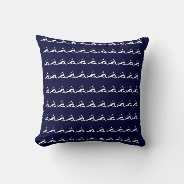 mini DOLPHIN blanco sobre almohada azul marino (Anverso)