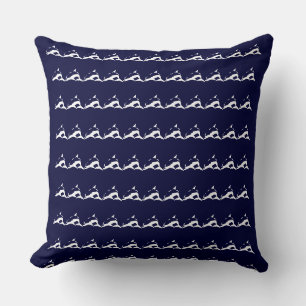 mini DOLPHIN blanco sobre almohada azul marino
