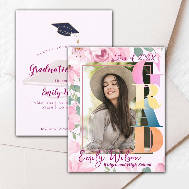 Mini Invitación de la fiesta de graduación de foto (Pink Floral Photo Graduation Party Mini Invitation)