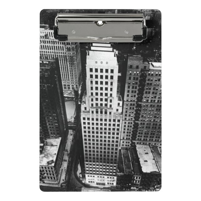 Minicarpeta De Pinza 1960:  Una vista aérea de un rascacielos de (Anverso)