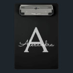 Minicarpeta De Pinza Black Silver Modern Script Girly Monograma Nombre<br><div class="desc">Portapapeles de planeación de nombres negros y plateados. Esto hace que el dulce perfecto cumpleaños 16,  boda,  ducha de novia,  aniversario,  ducha de bebé o fiesta de soltera sea regalo para alguien que ama el lujo glam y los estilos de moda.</div>