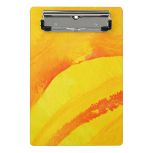 Minicarpeta De Pinza fondo amarillo. acuarela en el papel