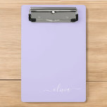 Minicarpeta De Pinza Lavender Purple Modern Script Girly Monograma Nomb<br><div class="desc">Portapapeles de planificación de Lavender Purple Name. Esto hace que el dulce perfecto cumpleaños 16,  boda,  ducha de novia,  aniversario,  ducha de bebé o fiesta de soltera sea regalo para alguien que ama el lujo glam y los estilos de moda.</div>