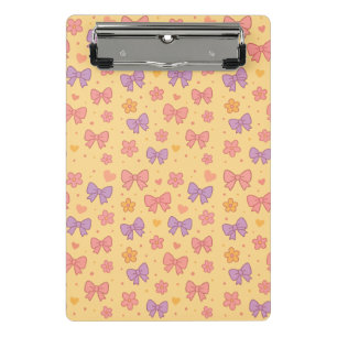 Minicarpeta De Pinza Lazos de Pastel y Patrón de Flores – Niña Amarilla