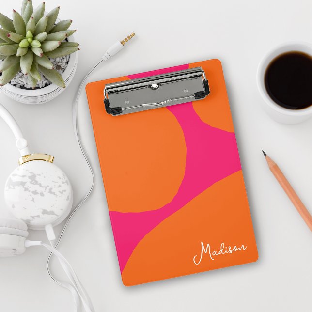 Minicarpeta De Pinza Patrón abstracto de rosa caliente y Naranja con no (Brighten up your workspace with this colorful mini clipboard personalized with your name!)