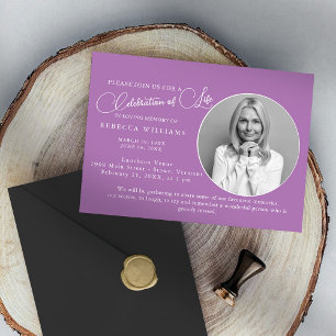 Mínima celebración púrpura de la invitación a la v