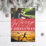 Mínima navidad de moras rojas<br><div class="desc">Editar y personalizar para cambiar el nombre,  año y tipos de letra,  el color del saludo y el mensaje de la parte posterior. Personalizar para añadir más texto o más fotos al reverso.</div>