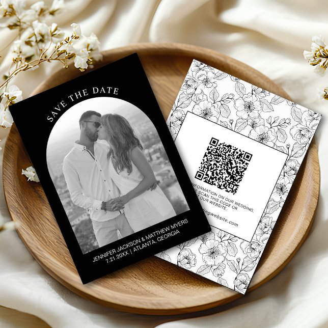 Minimalist Black and White Floral Photo Arch  (Subido por el creador)