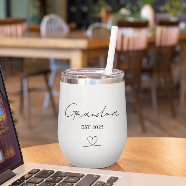 Minimalist Grandma EST Year Custom Wine Tumbler (Subido por el creador)