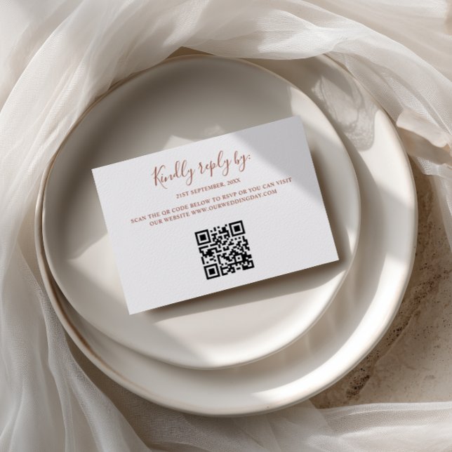 Minimalist Retro Terracotta Arch QR Code RSVP Card (Subido por el creador)